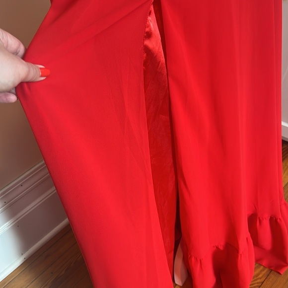 Ieena for Mac Duggal Stunning Red Ruffled V-neck Slit Gown - NWT - Size 0 - Picture 8 of 16
